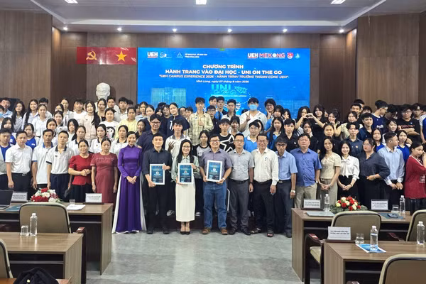 Hơn 550 học sinh trải nghiệm môi trường đại học tại UEH Mekong
