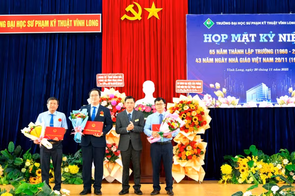 Trường ĐH Sư phạm Kỹ thuật Vĩnh Long có thêm 3 Phó Giáo sư, nâng tổng số Phó Giáo sư của nhà trường lên 20 người.
