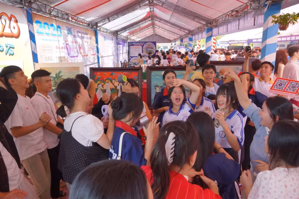 Học sinh tham gia Chương trình Hướng nghiệp và Tư vấn tuyển sinh năm 2026.