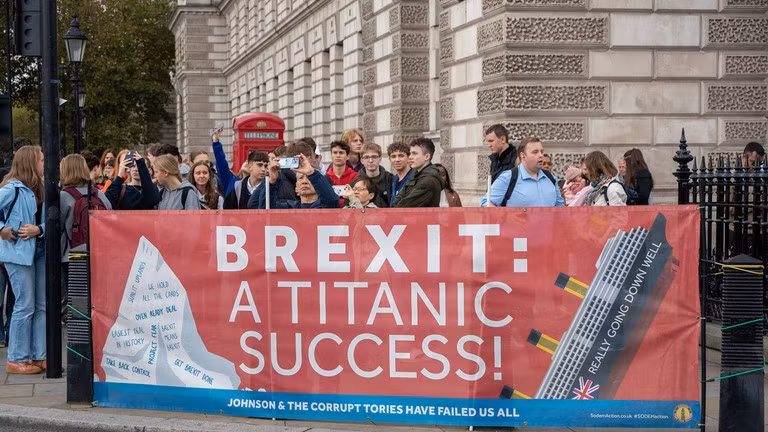 Biểu tình phản đối Brexit ở góc Quảng trường Quốc hội ở London, Vương quốc Anh. Ảnh: Global Look Press