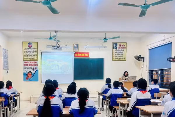 Trường THCS Hương Canh đẩy mạnh chuyển đổi số trong dạy học.