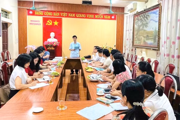 Ông Phùng Quốc Lập, Phó Giám đốc Sở GD&ĐT tỉnh Phú Thọ phát biểu.