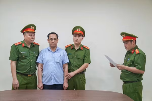 Công an tỉnh Phú Thọ ra quyết định khởi tố bị can và lệnh bắt bị can để tạm giam đối với Trần Thu Đông. (Ảnh: CAT Phú Thọ).