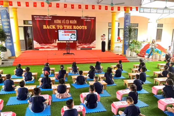Trường Mầm non Lê Đồng tổ chức hoạt động làm quen với tiếng Anh cho trẻ.