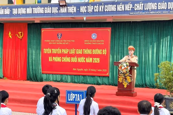 Ngoại khóa tuyên truyền “An toàn giao thông và phòng chống đuối nước” tại Trường THCS Cao Xá.