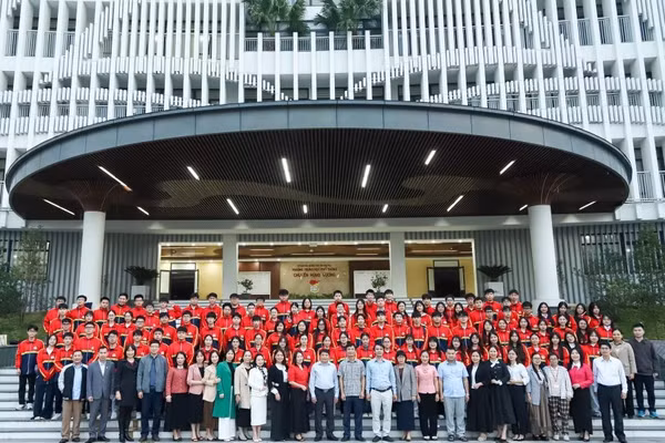 Trường THPT Chuyên Hùng Vương gặp mặt giáo viên, học sinh các đội tuyển dự kỳ thi chọn HSG Quốc gia năm học 2025 - 2026.