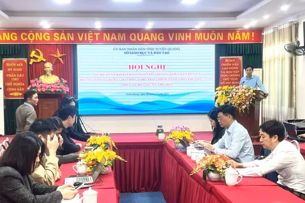 Hội nghị tổ chức theo hình thức trực tiếp và trực tuyến đến 124 điểm cầu cơ sở (ảnh: Sở GD&ĐT Tuyên Quang).