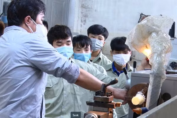 Học sinh Trường Trung cấp nghề Dân tộc nội trú Phú Thọ thực hành, góp phần rèn kỹ năng nghề gắn với yêu cầu thực tế.