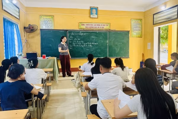 Công tác ôn tập được triển khai theo hướng phân hóa, bám sát năng lực học sinh.