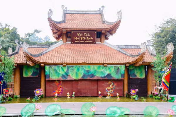 Tích trò “Du xuân trẩy hội Đền Hùng” với nhiều hoạt cảnh độc đáo (Ảnh: Thu Hương). 