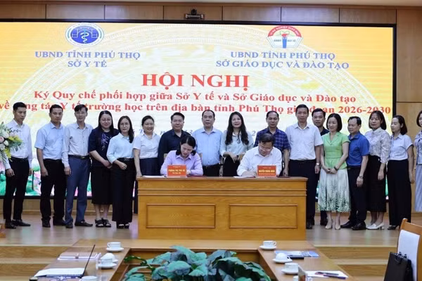 Đại diện Sở GD&ĐT Phú Thọ và Sở Y tế Phú Thọ ký kết quy chế phối hợp.