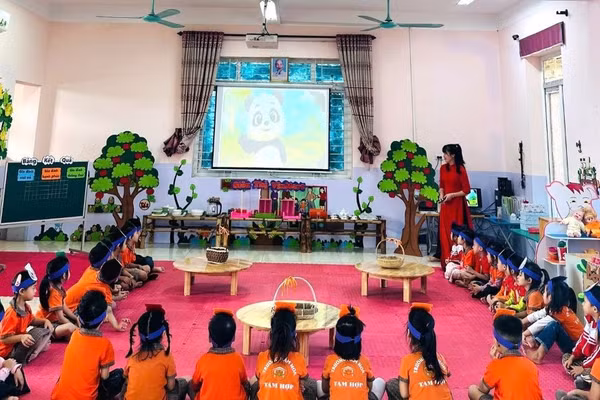 Trường Mầm non Tam Hợp đẩy mạnh ứng dụng công nghệ thông tin trong giáo dục trẻ.