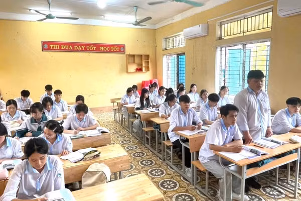 Trường THPT Long Châu Sa đổi mới phương pháp dạy học, tạo môi trường để học sinh phát huy khả năng tư duy.