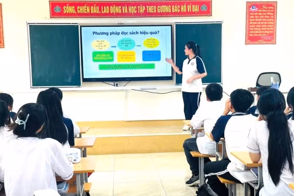 Gắn văn hóa đọc với chuyển đổi số tại Trường THCS Vũ Duệ, xã Lâm Thao.