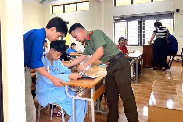 Thí sinh Đỗ Văn Tiến Đạt tại Hội đồng coi thi Trường phổ thông dân tộc nội trú tỉnh Phú Thọ.