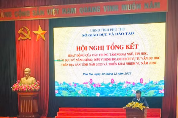 Lãnh đạo Sở GD&ĐT tỉnh Phú Thọ phát biểu.