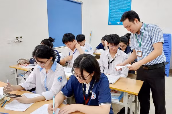 Giờ ôn tập của học sinh Trường THPT Hạ Hòa, xã Hạ Hòa.