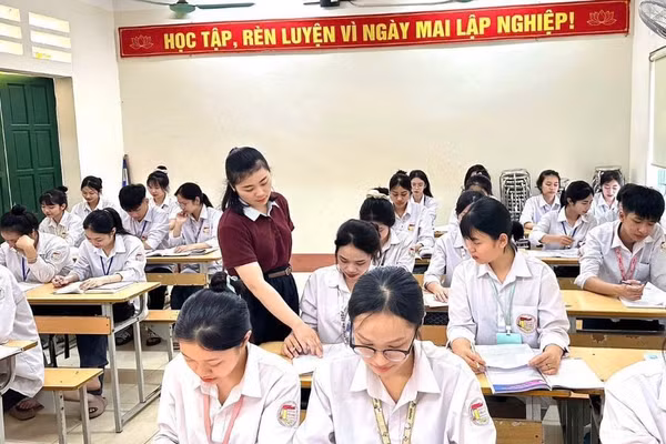 Giờ học của cô và trò Trường THPT Yển Khê.