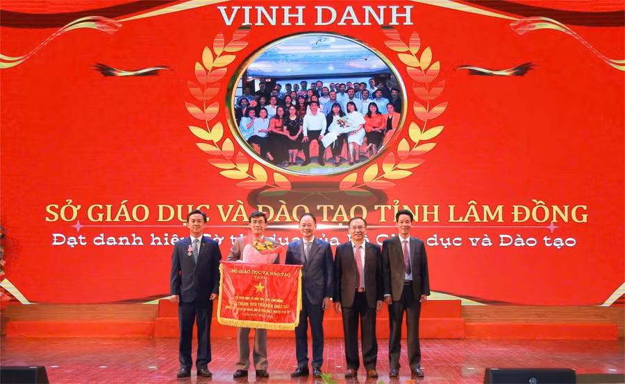 lam-dong-xay-dung-nen-giao-duc-thich-ung-1.jpg