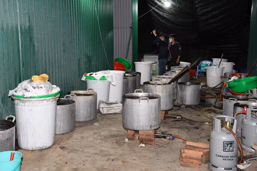 luoi-guom-sac-xuyen-thung-vo-boc-hoan-hao-2.jpg