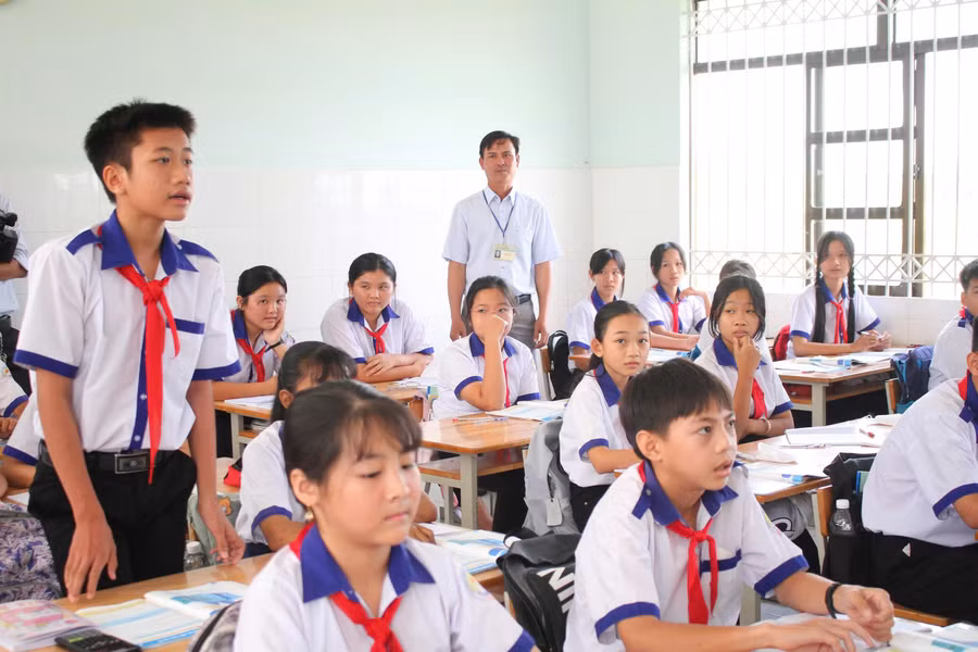 can-bo-giao-duc-cap-xa-lam-cong-tac-giao-duc-san-sang-dap-ung-3.jpg