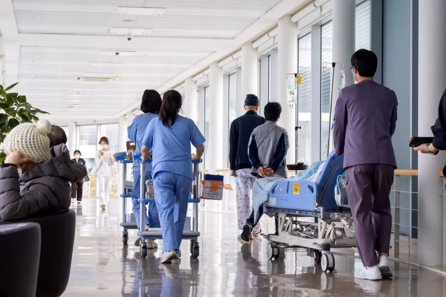 Sinh viên y khoa Hàn Quốc quay lại trường.