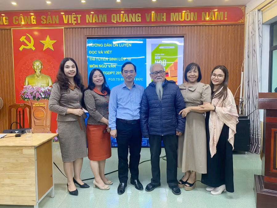 thay-giao-u90-nang-long-voi-giao-duc-2.jpg