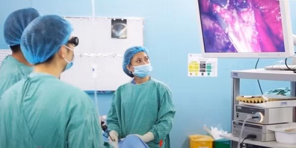 Phẫu thuật nội soi điều trị thoát vị bẹn tại Bệnh viện Trung ương Huế.