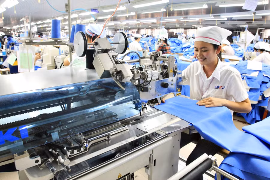 Nhiều doanh nghiệp đang xây dựng lại kế hoạch kinh doanh để ứng phó trong tình hình mới. Ảnh minh họa: INT