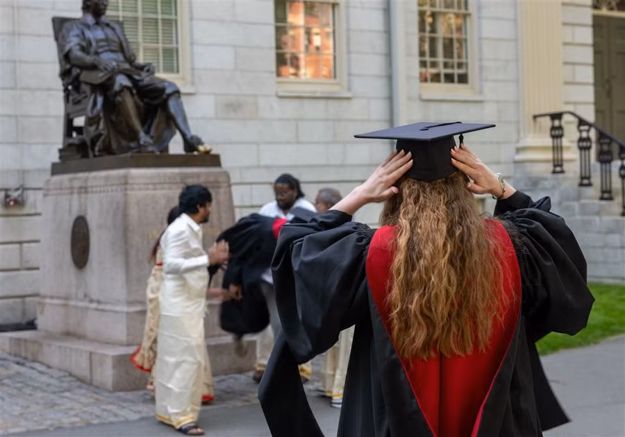 Đại học Harvard là trường lâu đời và danh tiếng hàng đầu Mỹ.