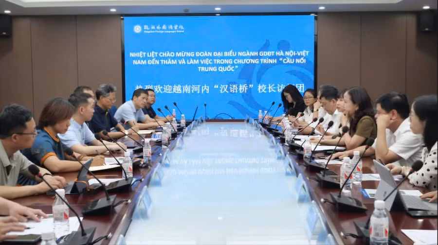 Đoàn công tác của Sở GD&ĐT Hà Nội tới Trung Quốc giao lưu, học tập trong chương trình 'Cầu nối Trung Quốc' tháng 7/2024. Ảnh: TG