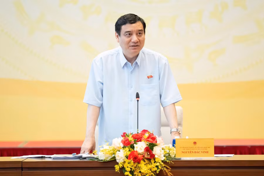 Theo Chủ nhiệm Ủy ban Văn hóa và Xã hội Nguyễn Đắc Vinh, có nhiều yếu tố cần nghiên cứu trong xây dựng chính sách dân số. Ảnh: QH 