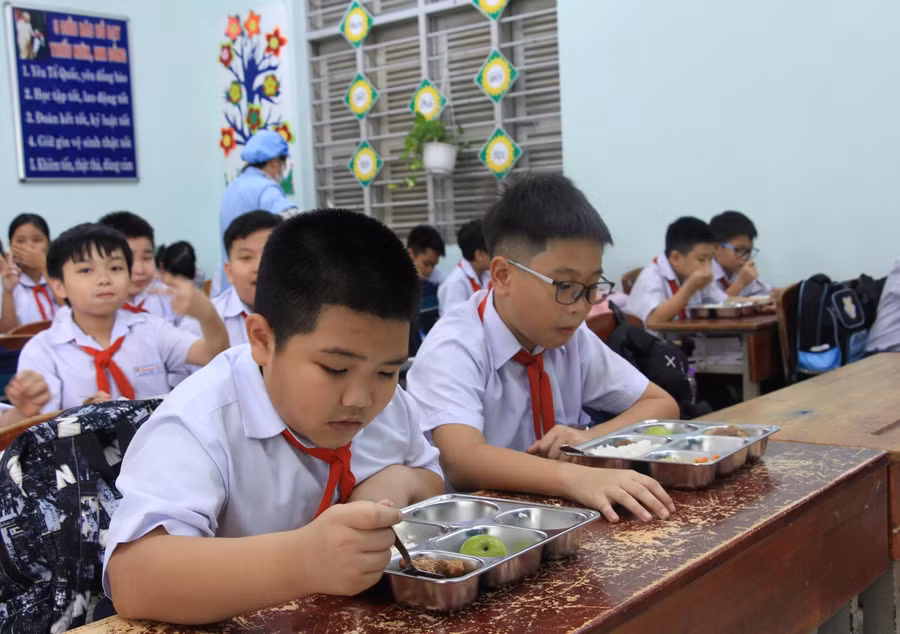 giup-con-khoe-manh-mua-tuu-truong1.jpg