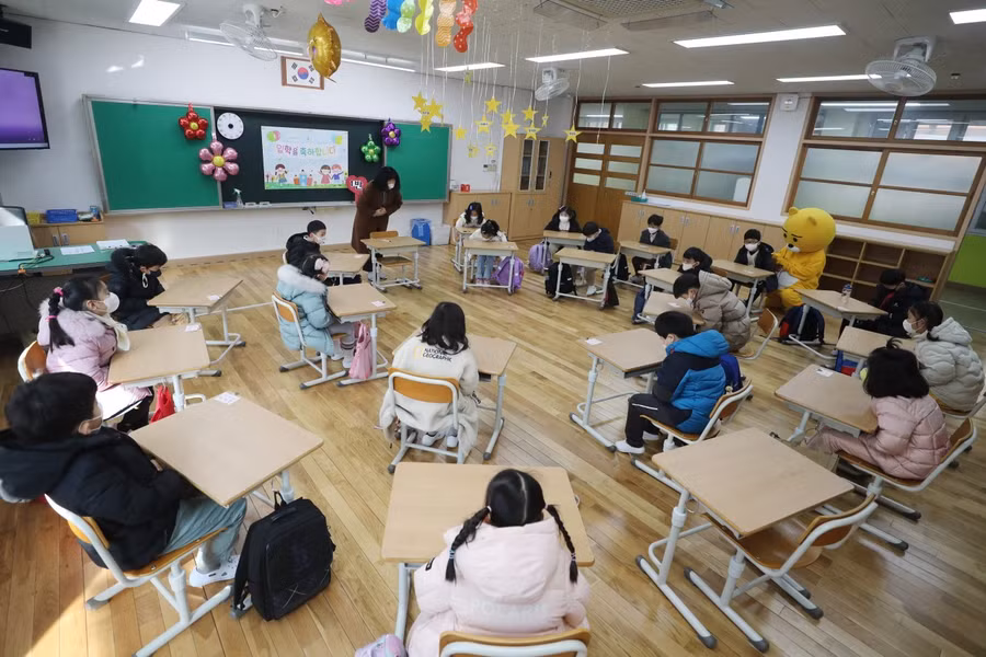 Một tiết học của học sinh tiểu học Hàn Quốc.