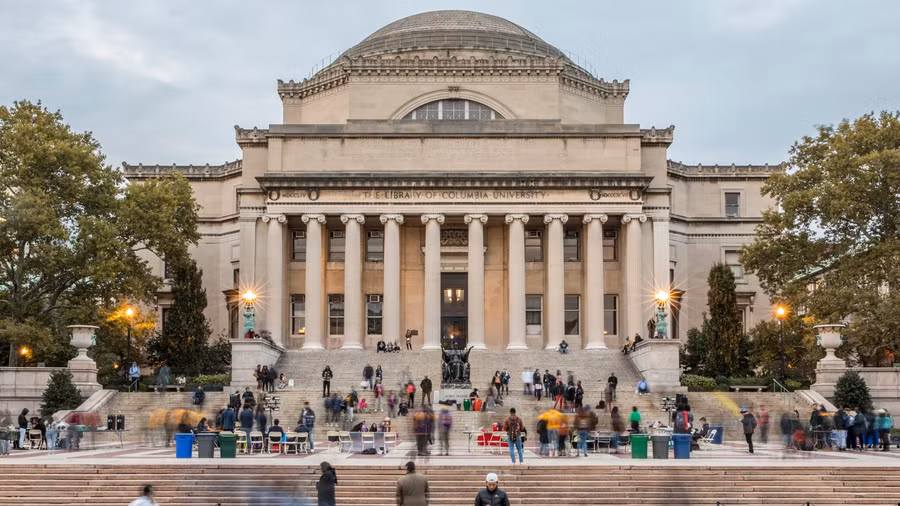 Đại học Columbia, Mỹ đình trệ hoạt động vì bị cắt tài trợ.