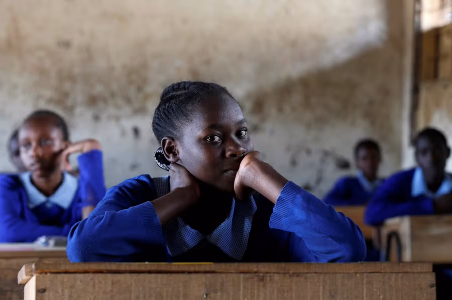 tre-em-uganda-that-hoc-vi-ngheo-doi-2.jpg