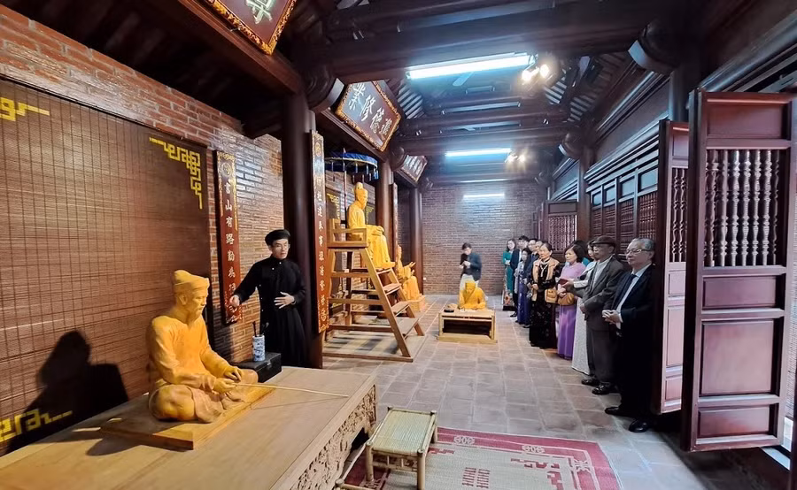 tu-dat-quan-son-la-bai-den-lang-khoa-bang-binh-vong-3.jpg