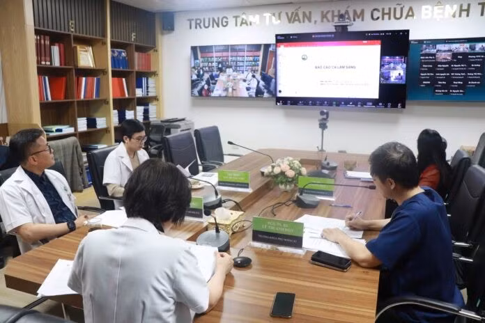 Một buổi hội chẩn, tư vấn khám chữa bệnh từ xa tại Bệnh viện Phụ sản Hà Nội. Ảnh: BVCC