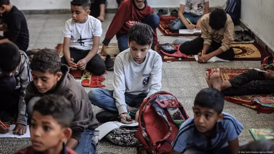 Trẻ em Gaza háo hức trở lại lớp học sau hai năm gián đoạn vì chiến tranh.