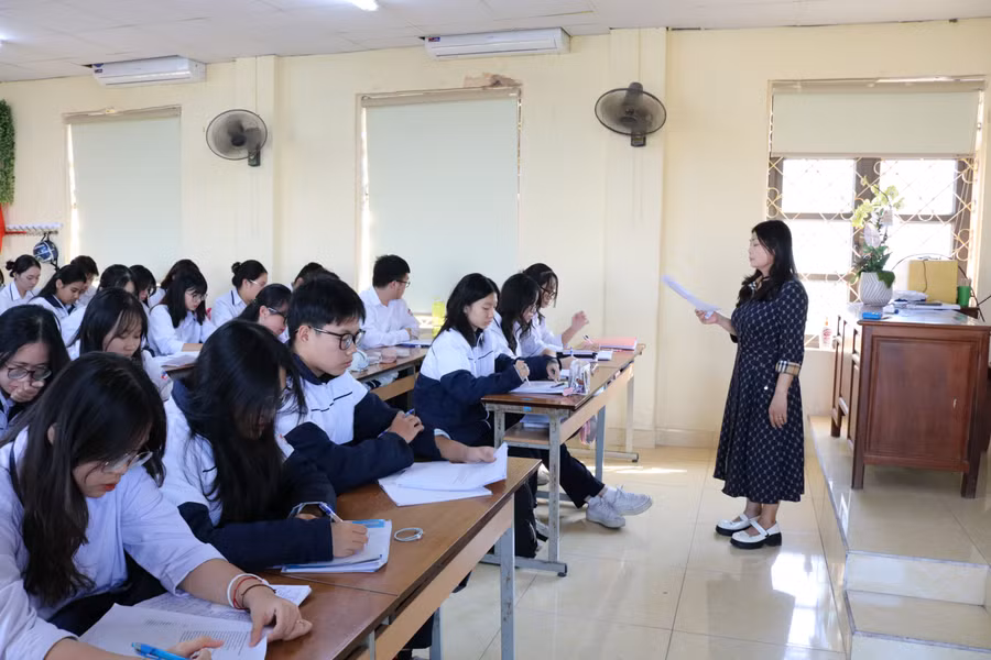 Học sinh Trường THPT Trần Nguyên Hãn (Hải Phòng) trong tiết học Ngữ văn. Ảnh minh họa: INT