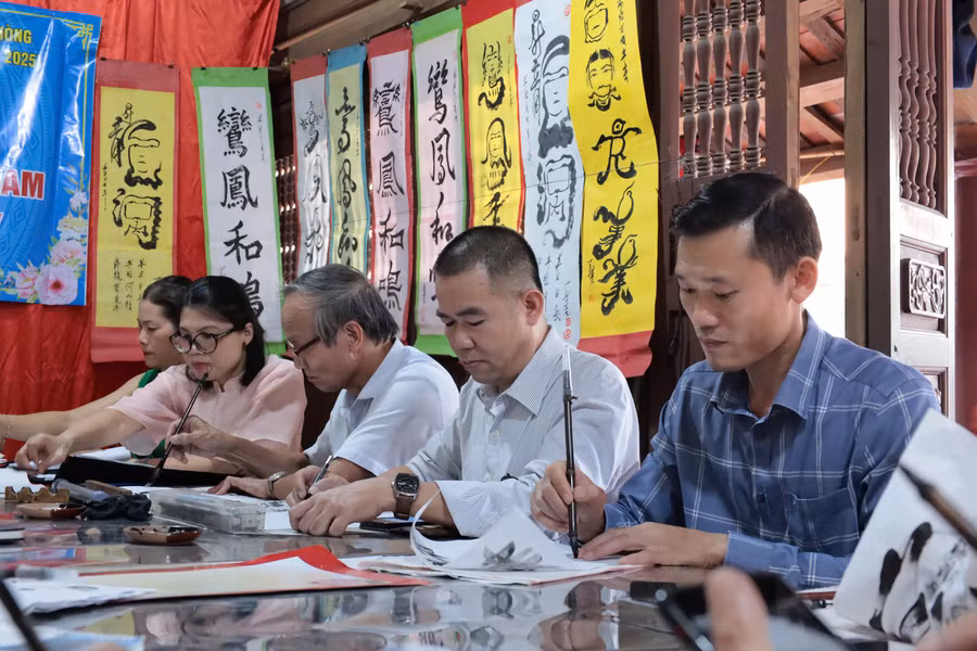 giu-hon-ban-sac-tu-con-chu-thanh-hien-2.jpg