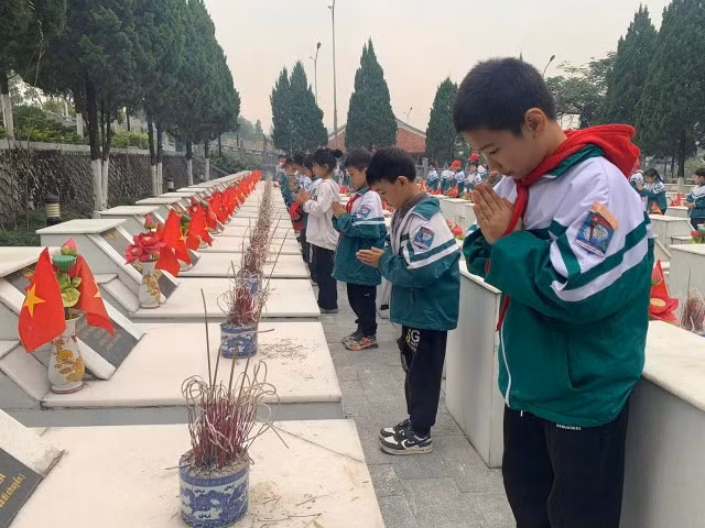 nghia-trang-liet-si-quoc-gia-vi-xuyen-linh-thieng-nhung-ngay-thang-7-5-small.jpg