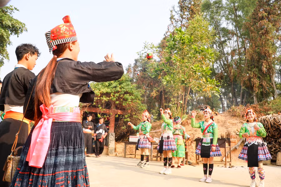 vui-tet-nao-pe-chau-cung-dong-bao-mong-5.jpg