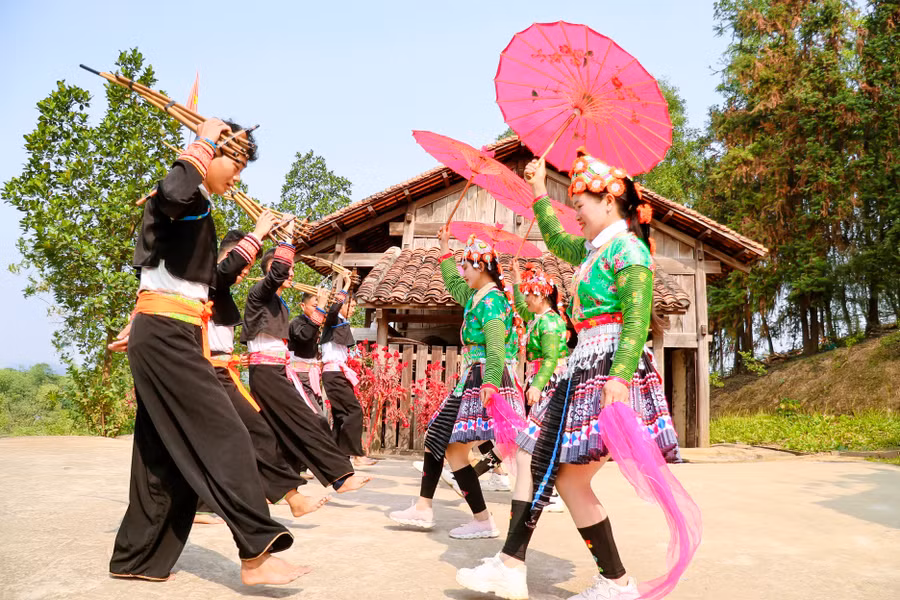 vui-tet-nao-pe-chau-cung-dong-bao-mong-7.jpg