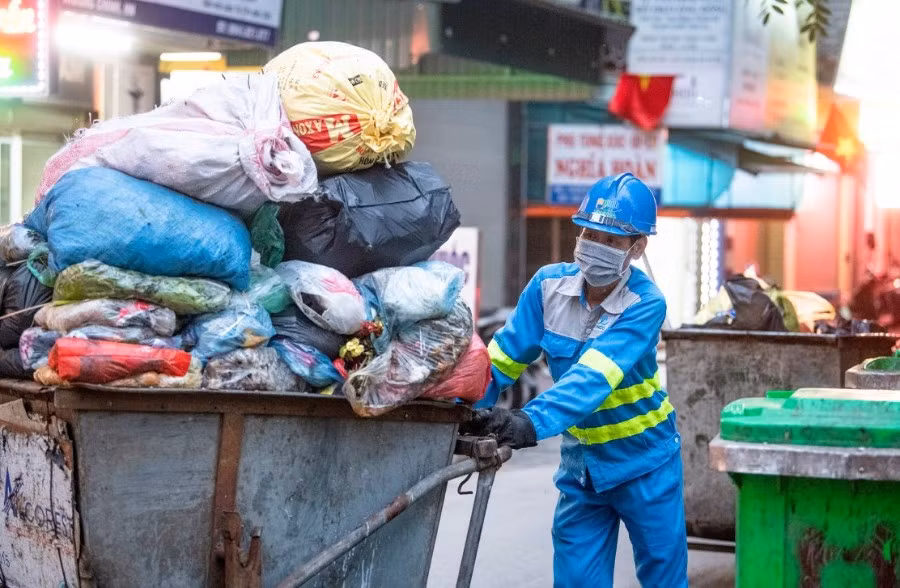 Hoạt động thu gom chất thải sinh hoạt vẫn gặp nhiều khó khăn. Ảnh minh họa: INT