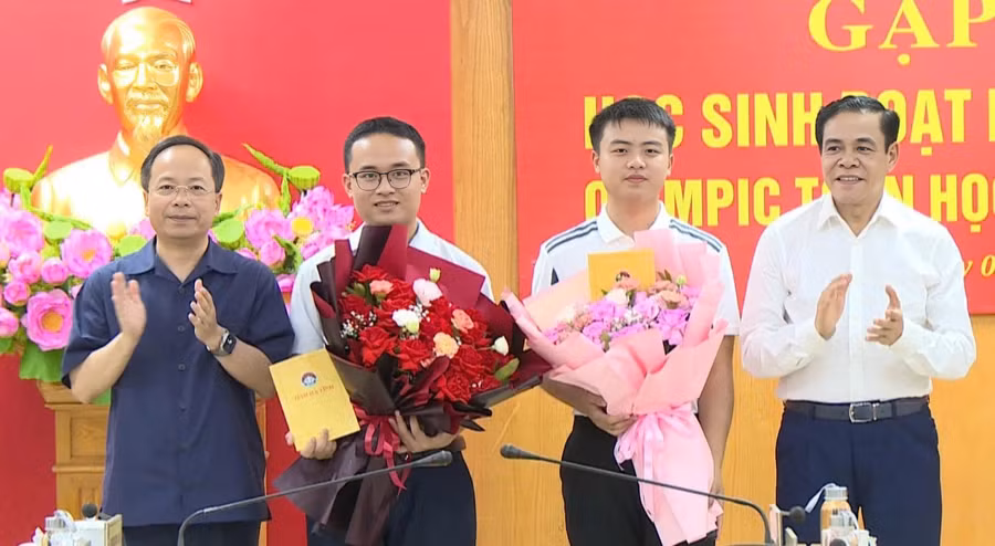 tinh-than-viet-nam-rang-ro-olympic-toan-hoc-2.jpg