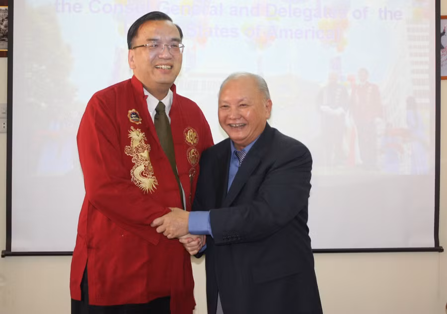 giao-su-cao-van-phuong-3.jpg