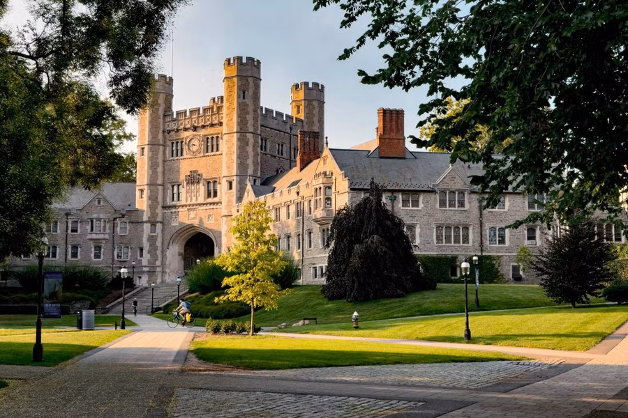 Đại học Princeton, Mỹ.
