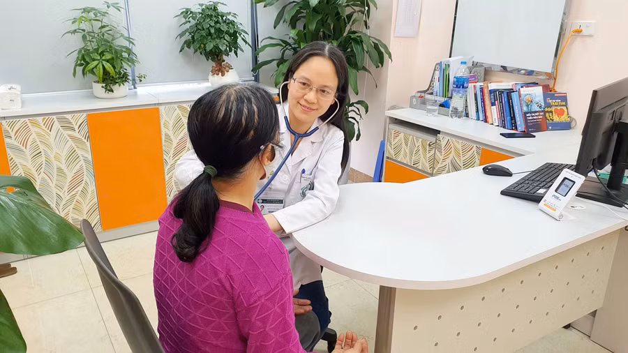 Hoạt động khám chữa bệnh tại Bệnh viện Bạch Mai. Ảnh: BVCC