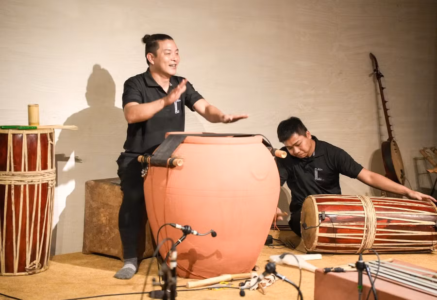 danh-thuc-van-hoa-ban-dia-tu-nhung-am-thanh-gom-2.jpg